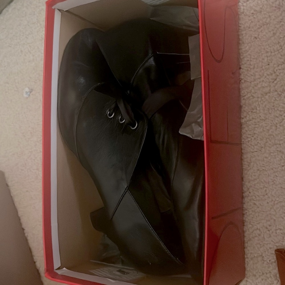 AEROSOLES Black Leather “Arivederci” lace up ankle boot heels